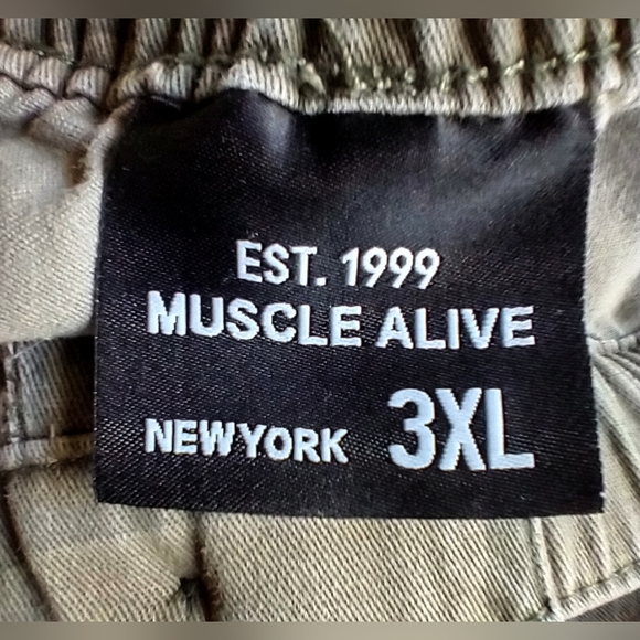 MUSCLE ALIVE WOMEN'S PLUS SIZE 3XL GREEN CAMOUFLAGE CARGO SHORTS STRAIGHT AHEAD - Picture 9 of 13